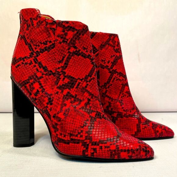 Red Snake Print Women's Ankle Boots Size 8 NWOB - Picture 1 of 7